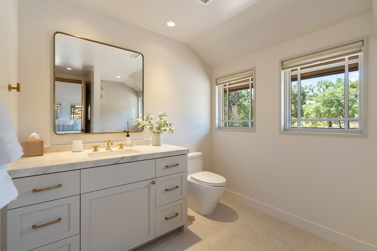 Upstairs king suite ensuite bathroom