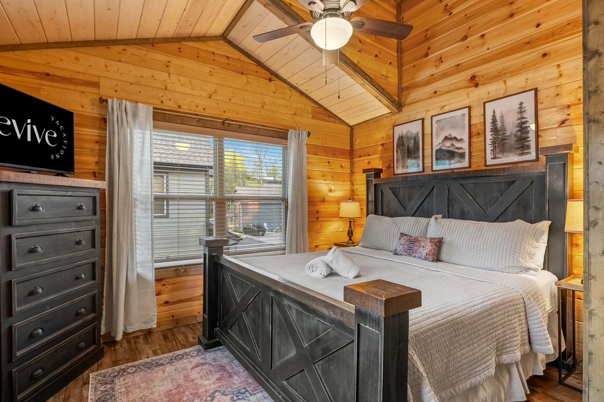 Find your retreat in the gorgeous king bedroom with vauled ceilings.