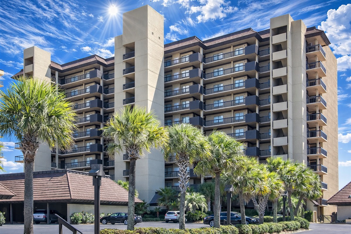 View of the building from the parking area 