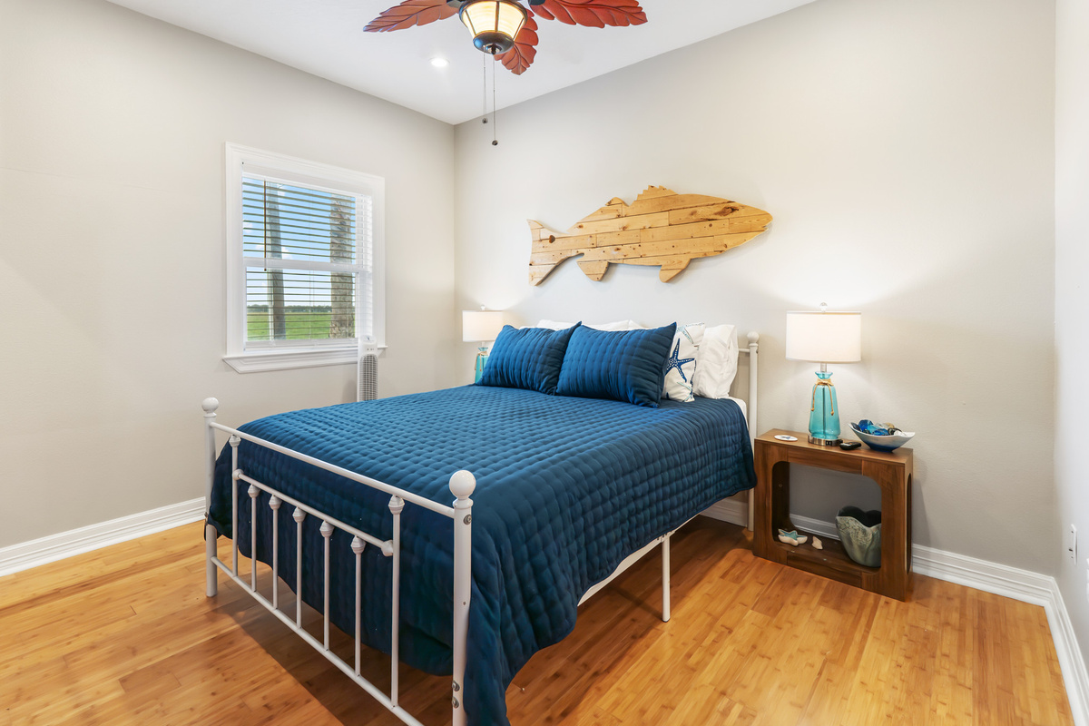Primary bedroom with Queen Bed.