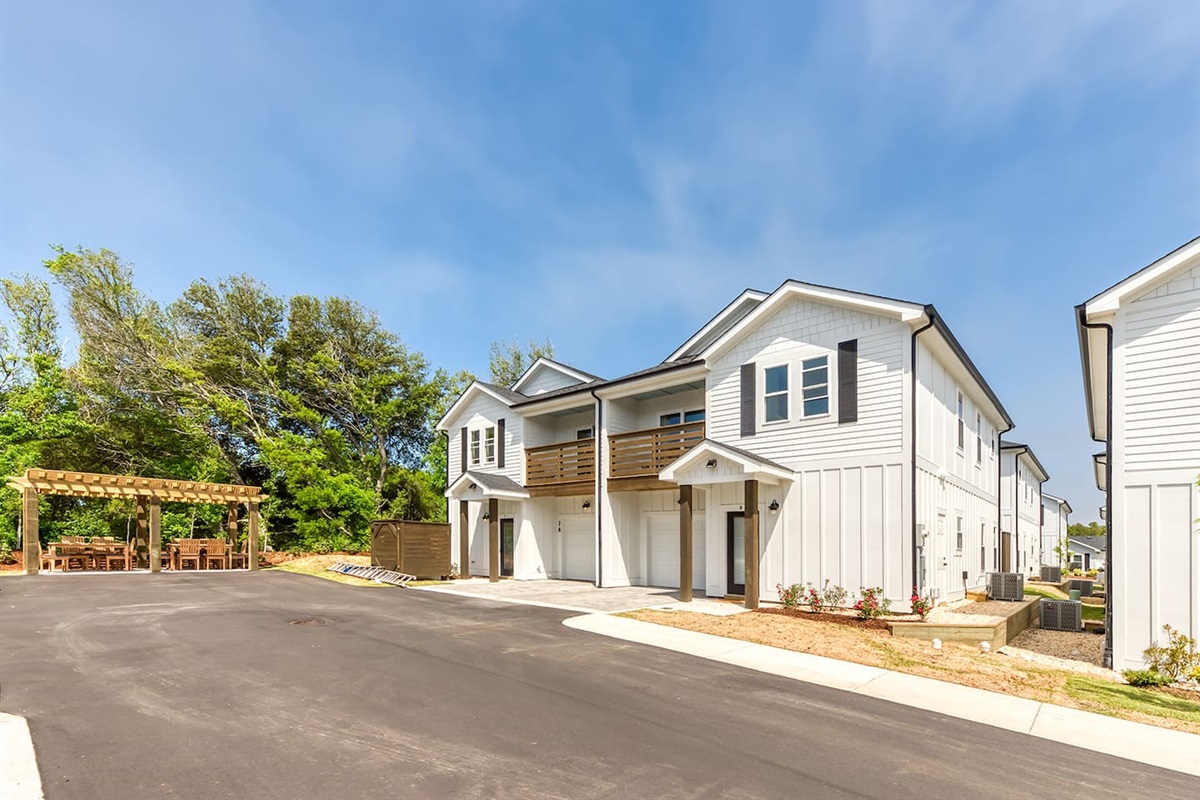 A fresh and modern beach villa just a short walk from Corolla’s sandy shoreline.
