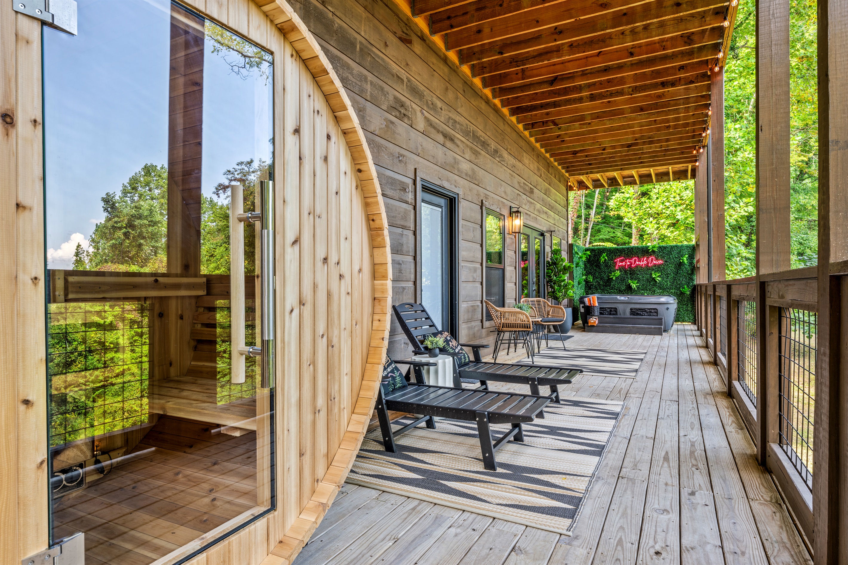 💫 The dream deck. Hot tub? Check. Sauna? Check. String lights, seating, forest air, and your favorite people? Also check.