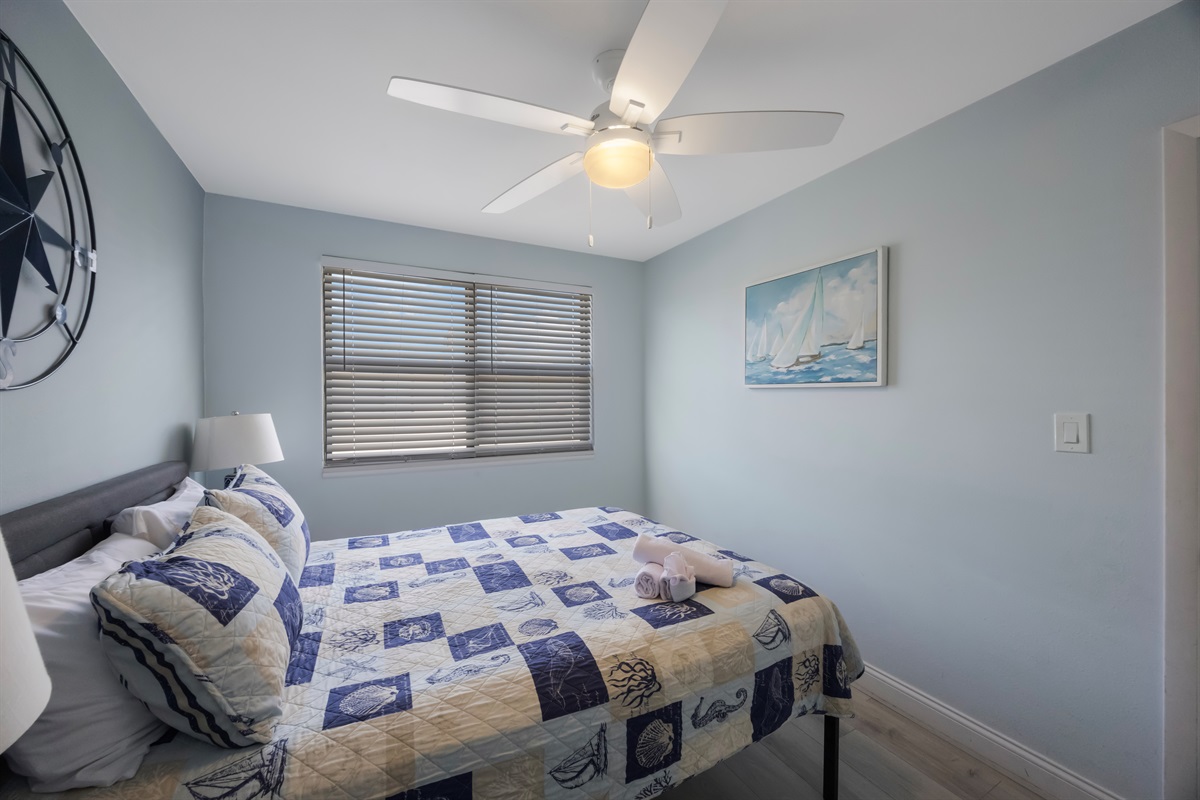 Primary bedroom, Queen sized bed