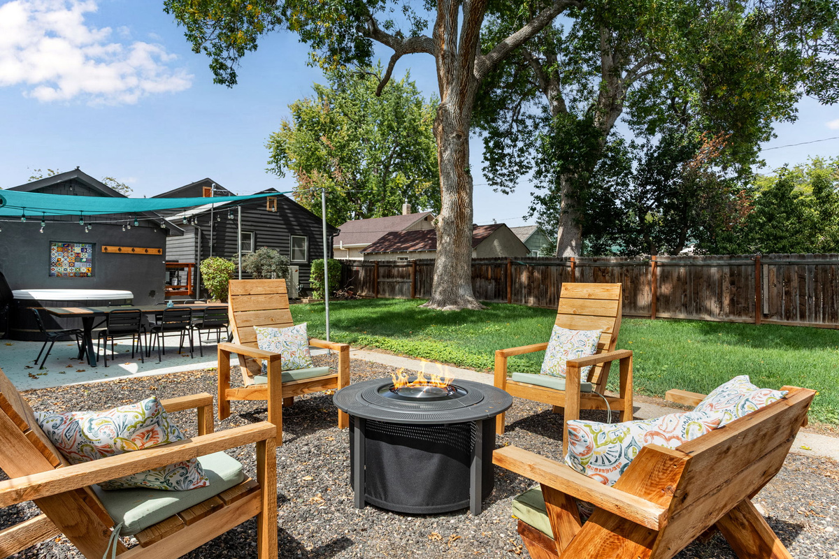 Backyard sitting area with firepit!