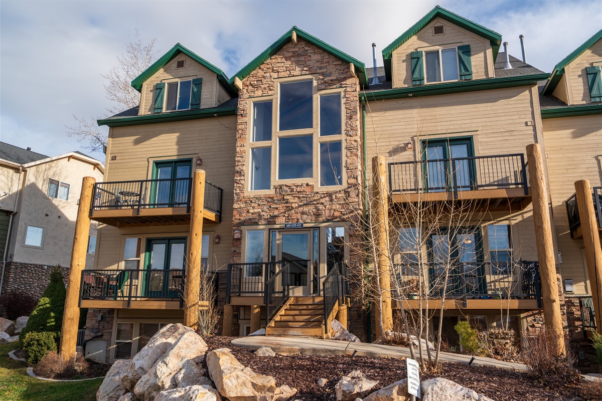 Charming mountain architecture welcomes you to Hidden Moose Lodge.