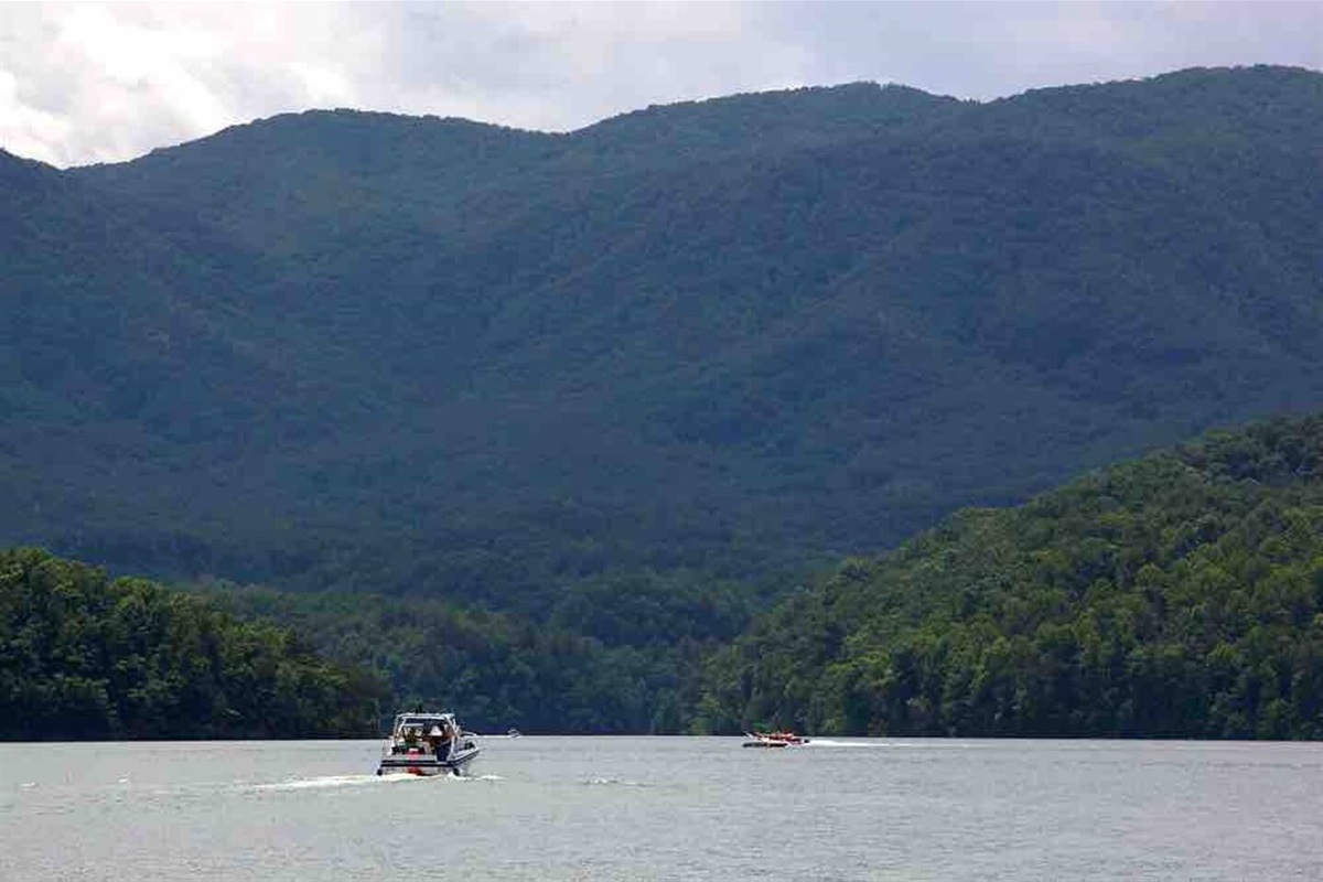 Boating on South Holston Lake is all kinds of fun, and many of the marinas offer boat rentals. 