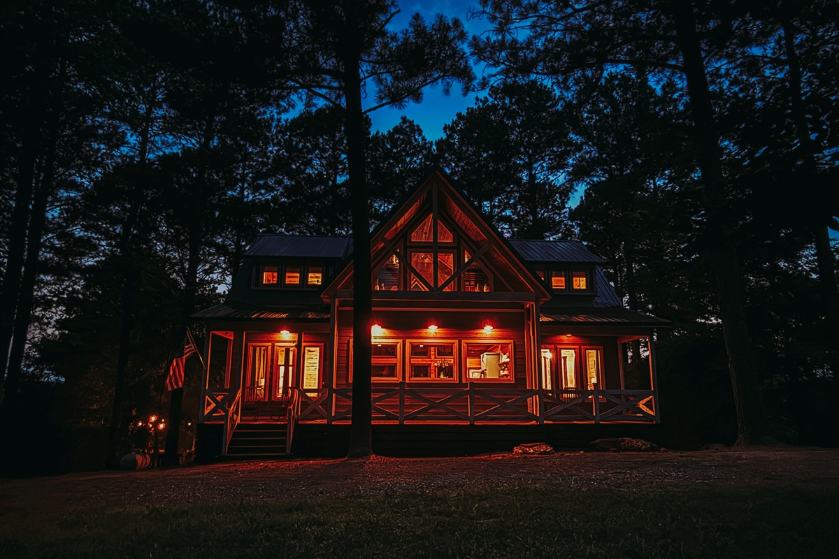 Gather outside under the stars—the cabin’s glow creates the perfect backdrop.