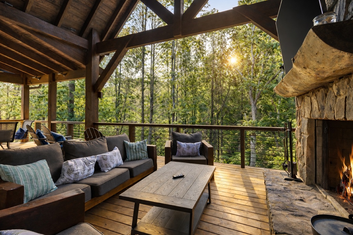 Cozy up by the fire and take in the serene mountain views from this stunning outdoor living space. The perfect place to unwind, sip your favorite drink, and connect with nature.
*Outdoor Fireplace (Available Year Round)