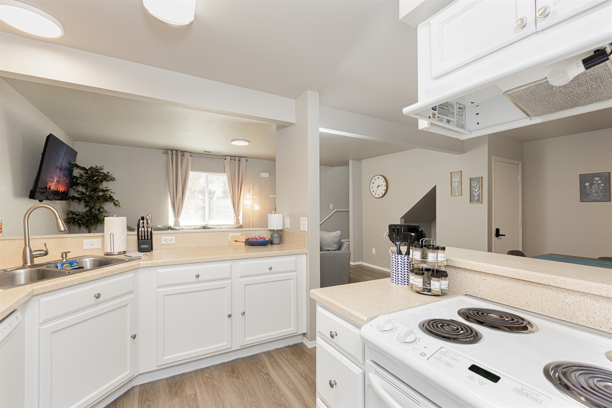 3010 Regan – Kitchen
Fully equipped kitchen with plenty of counter space.