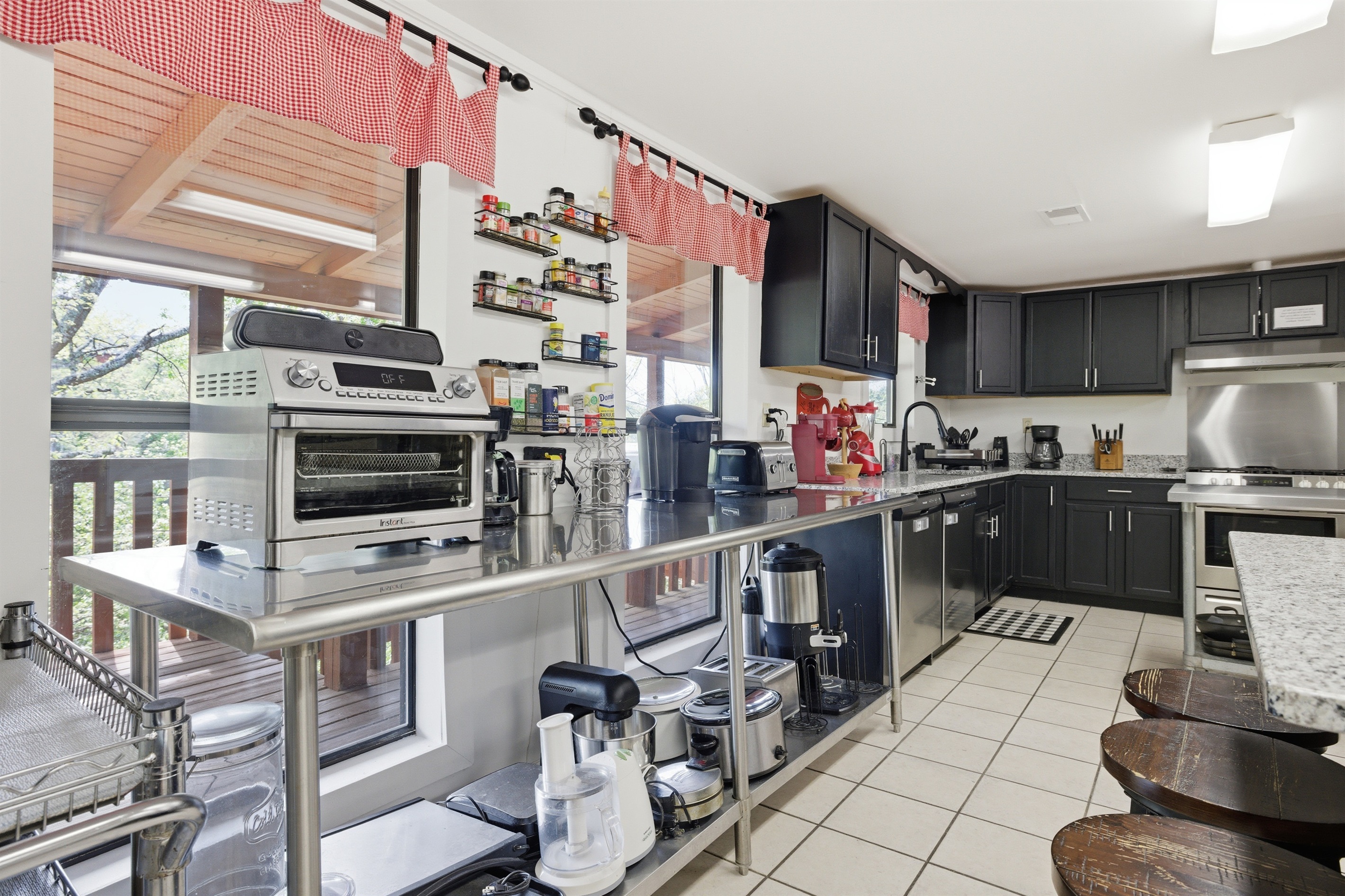 Lots of gadgets! Coffee Pots, Keurig, Toast Oven, Mixer, Blender, Crock Pots, Toasters and much more! 