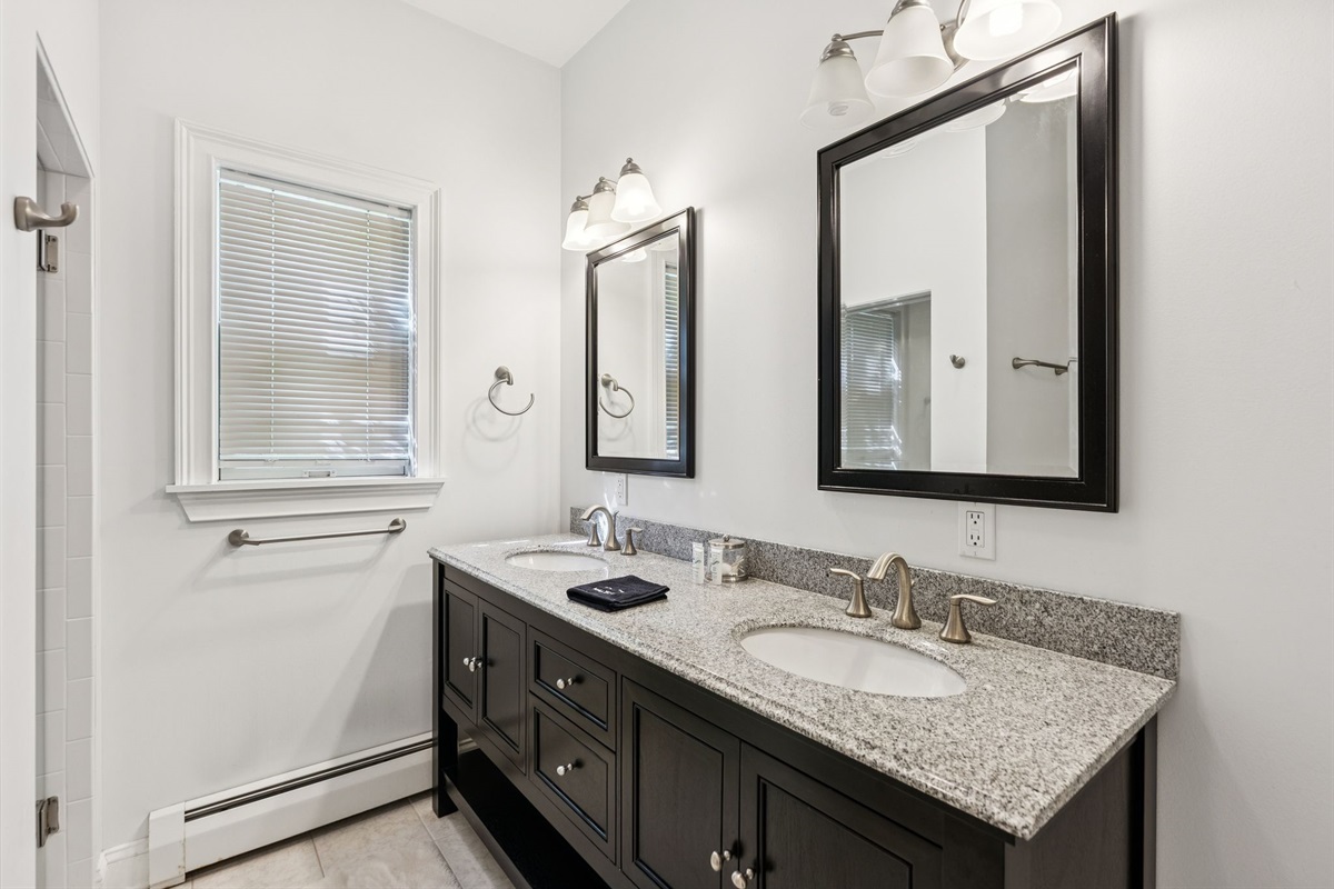 Bathroom #1 En-suite
