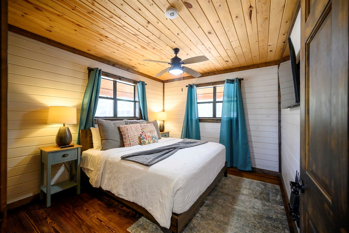 First Floor Bedroom - King Size Bed with Smart TV