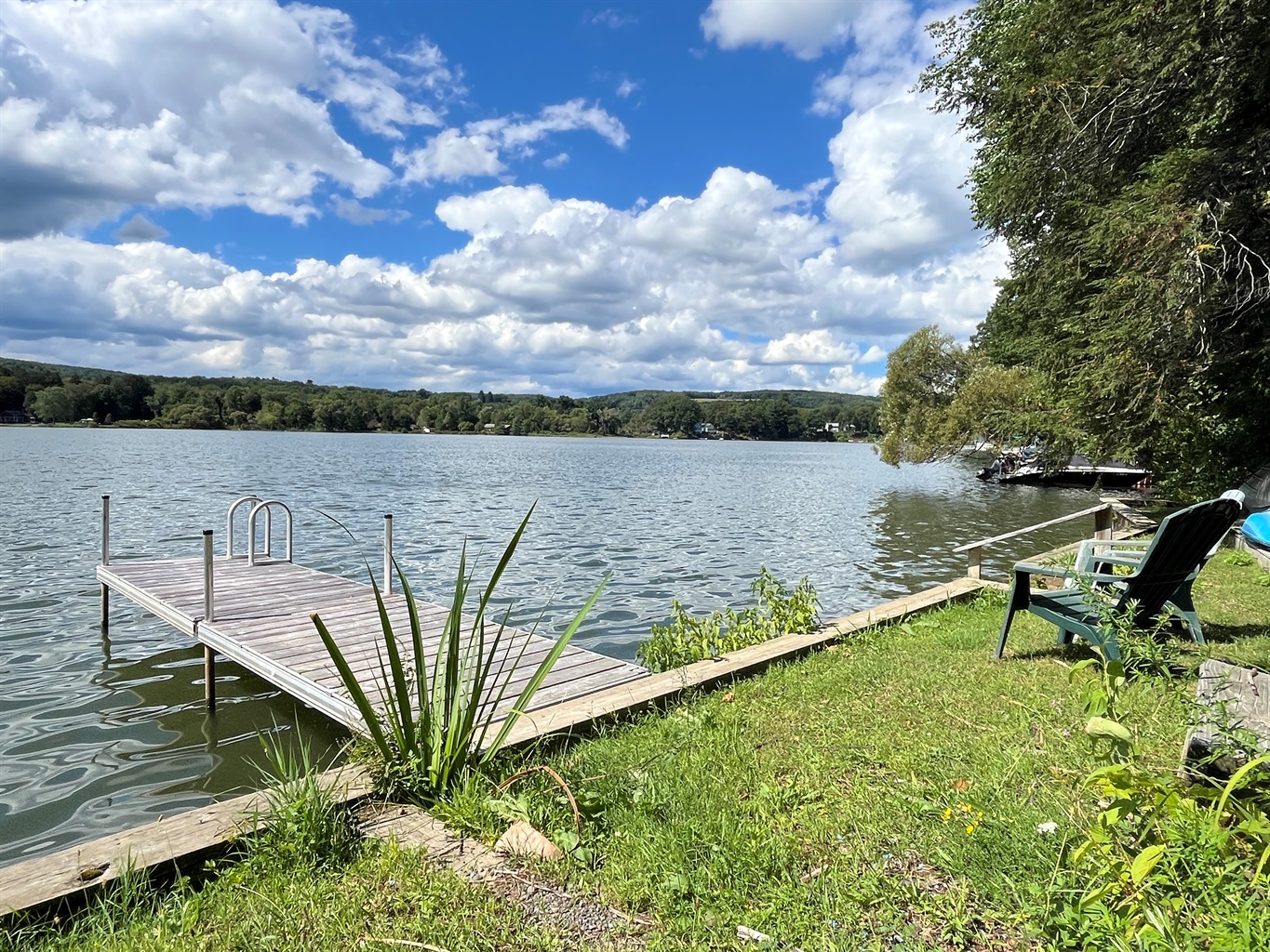 Lakeview Cottage - Enjoy the beautiful flat waterfront with easy access to the water.