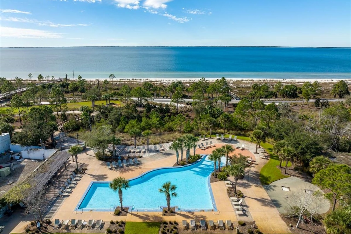 Enjoy your choice between 2 resort style pools!
