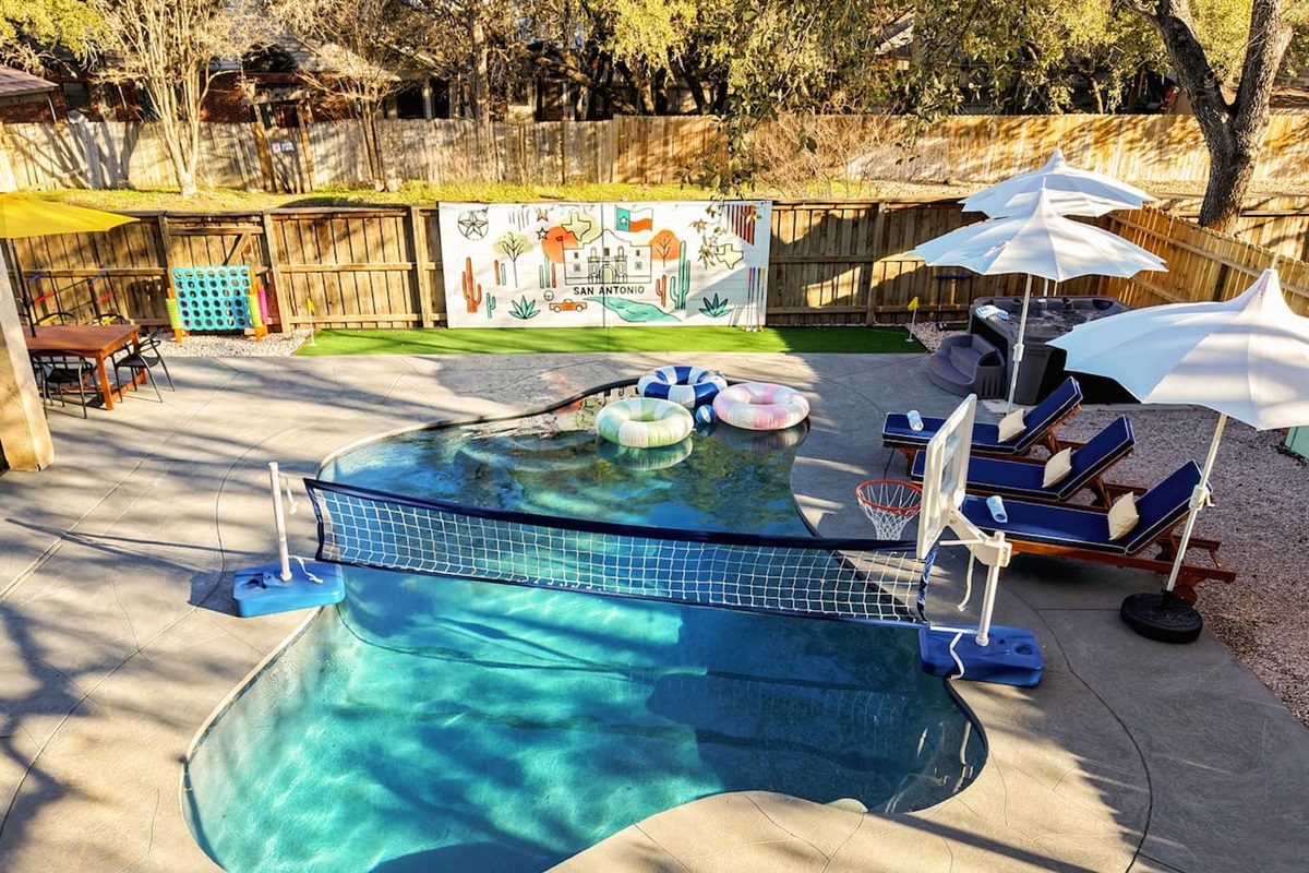 “Pool parties, BBQ vibes & sunsets in the heart of San Antonio. 
This is how Texas does it. 
 #StayAndPlaySA”