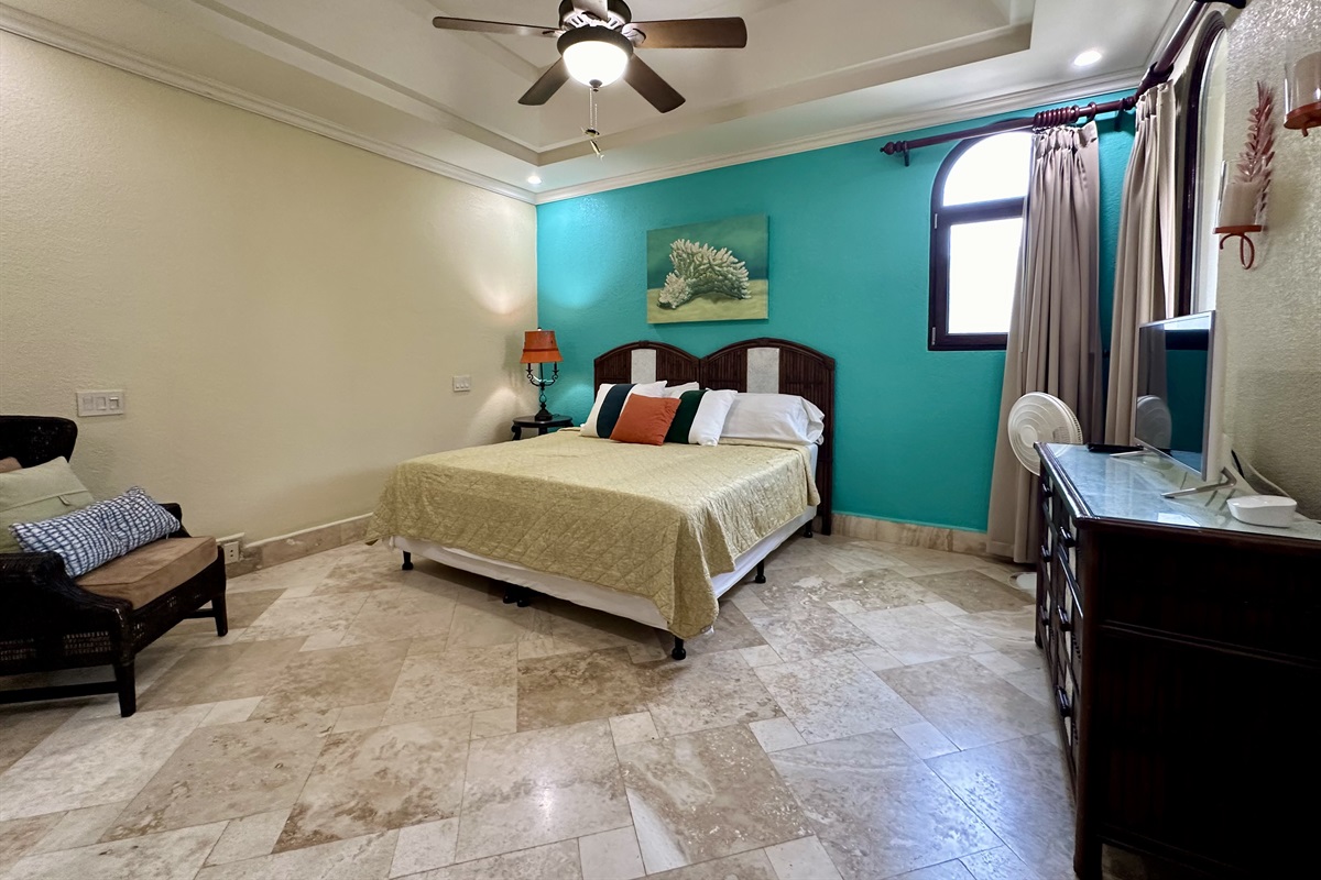 Guest Suite #2 with King Bed & En-Suite Bathroom