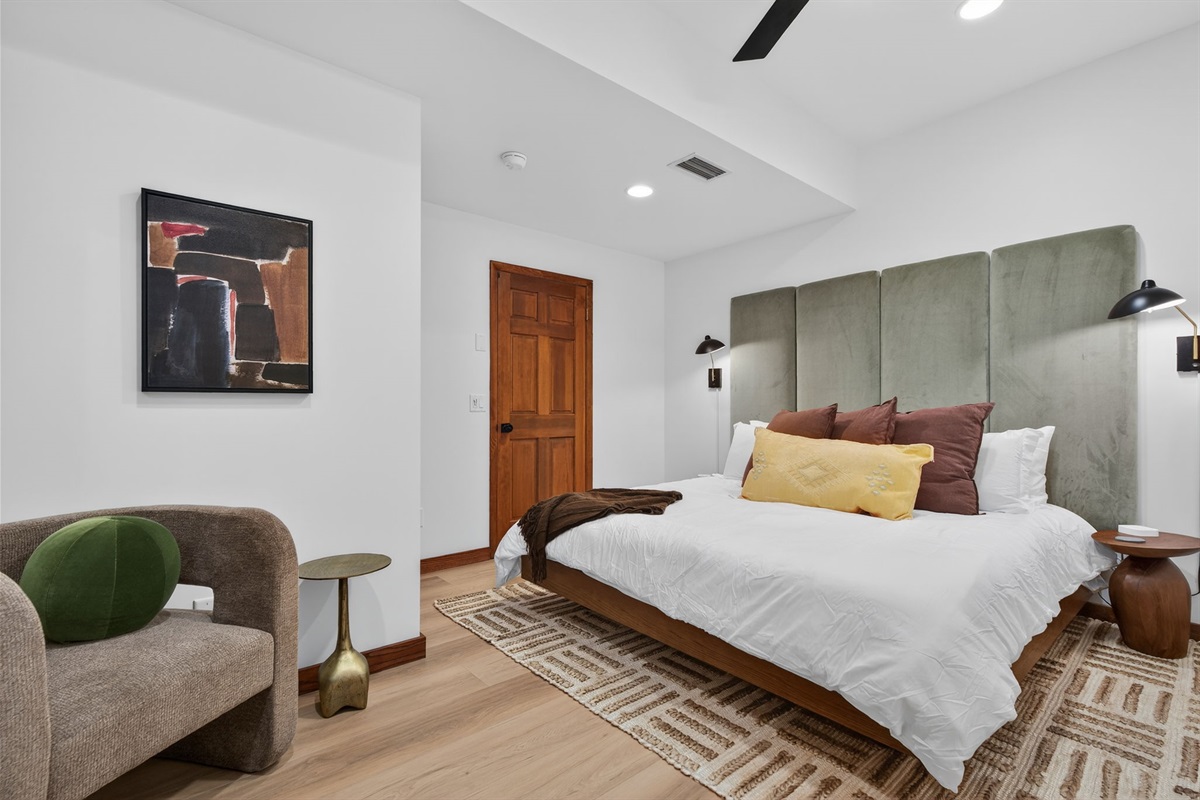 King Bedroom 5- Statement luxury bed and a calming space. (Downstairs)