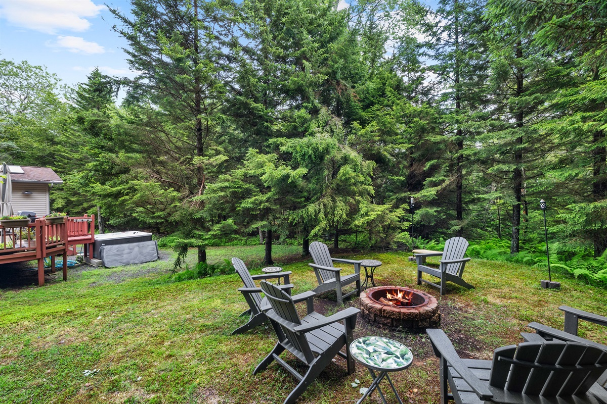 Cozy Backyard Firepit – Perfect for Evenings Under the Stars