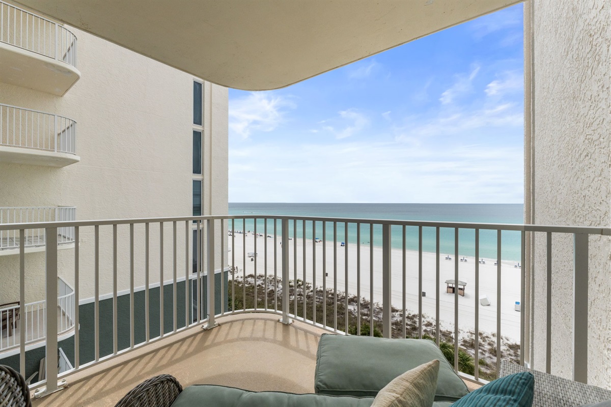 Balcony with Outdoor Seating