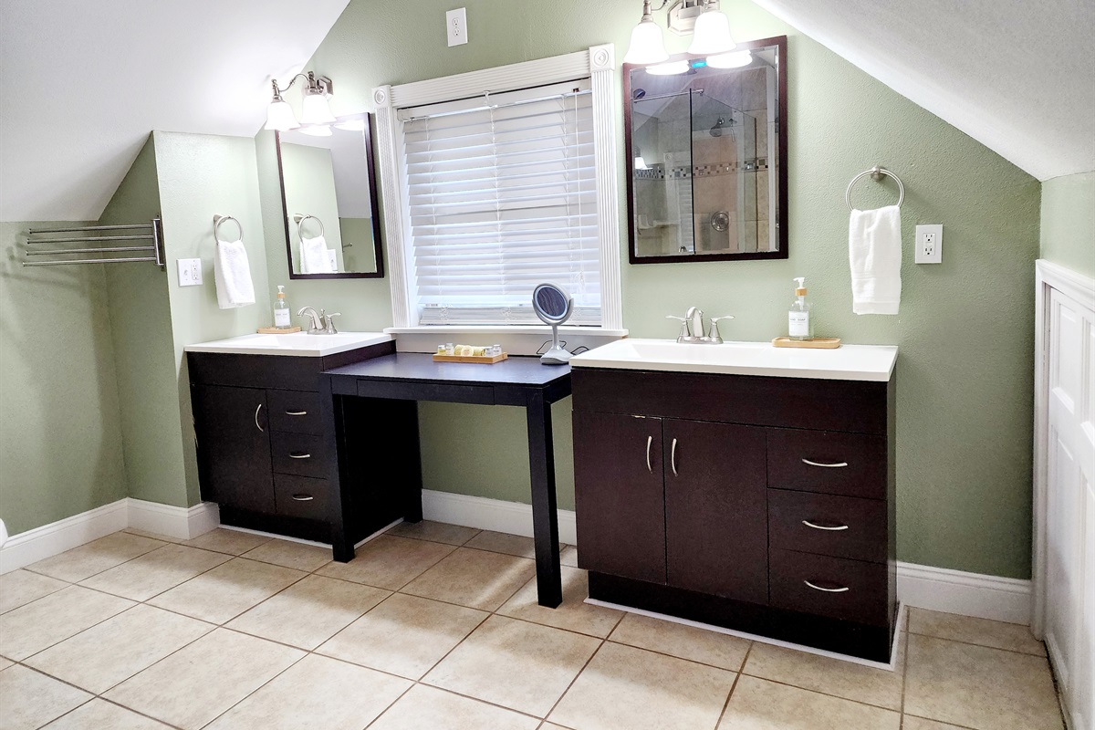 His and hers sinks. Convenient and efficient