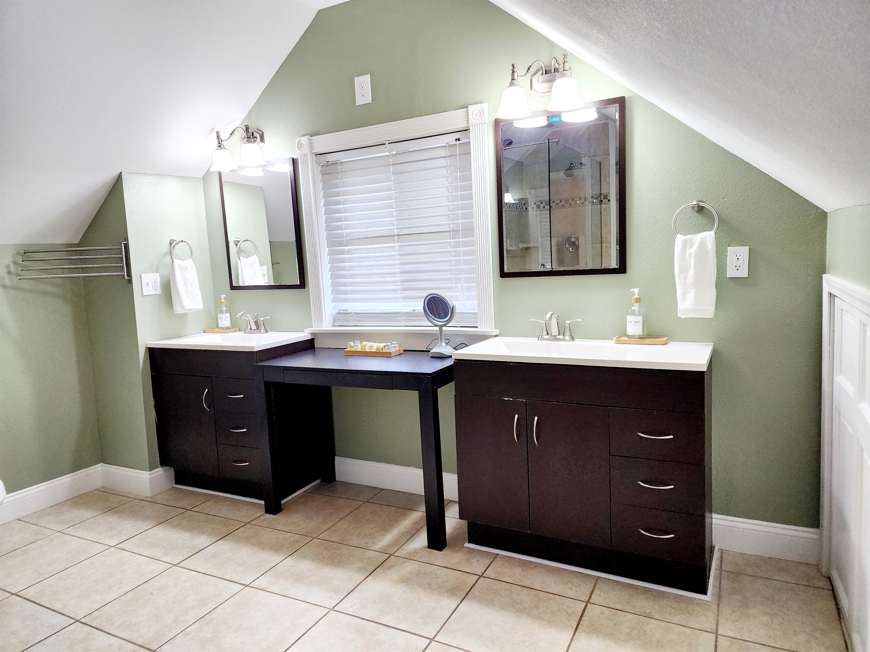 His and hers sinks. Convenient and efficient