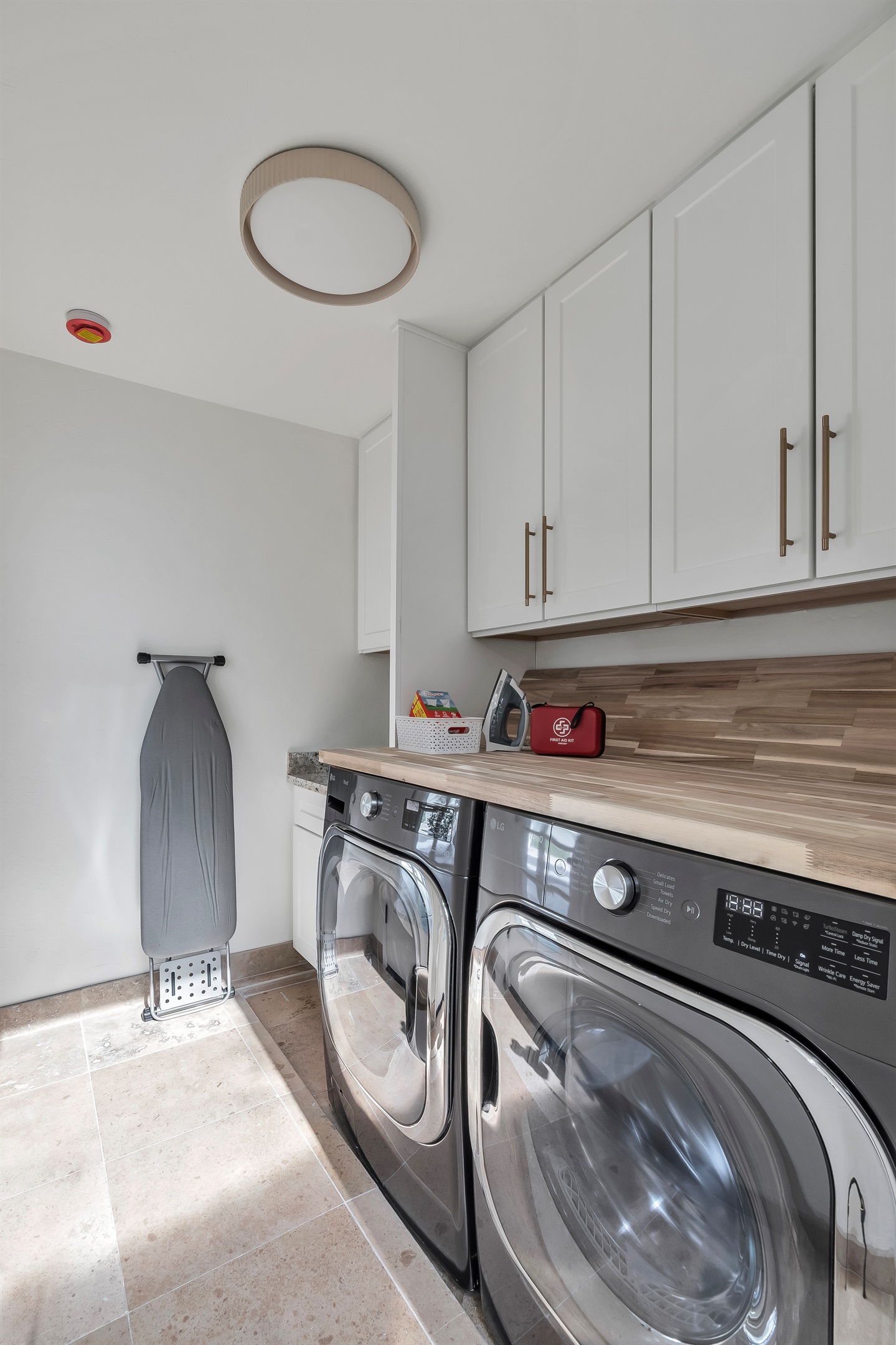 Fully Equipped Laundry Room