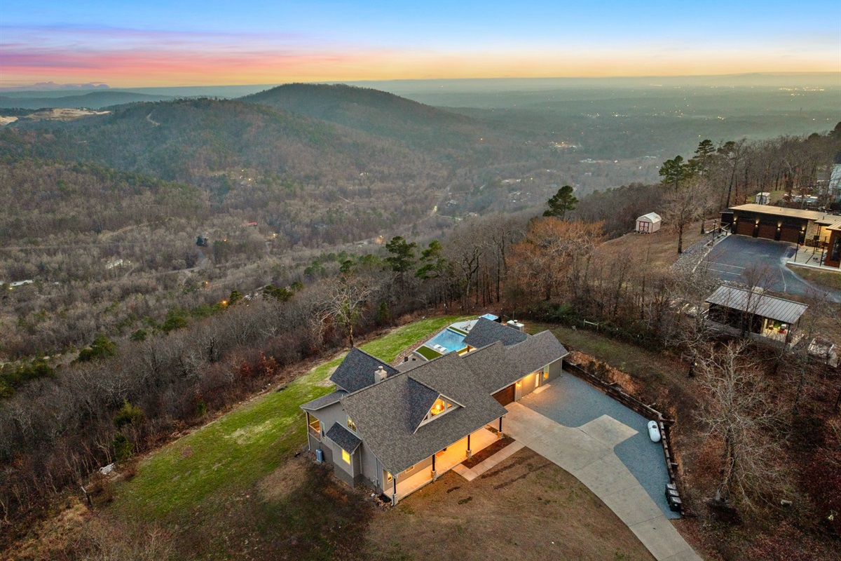From above, you can truly appreciate the peaceful setting and panoramic mountain backdrop that make this lodge feel like a private retreat in the sky.