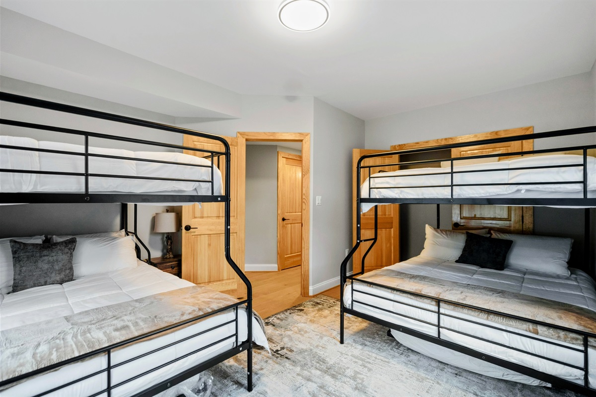 Sleepover Dreams – Whether it’s cousins, siblings, or best friends, this charming bunk room invites laughter, stories, and the unforgettable fun of a mountain sleepover.
