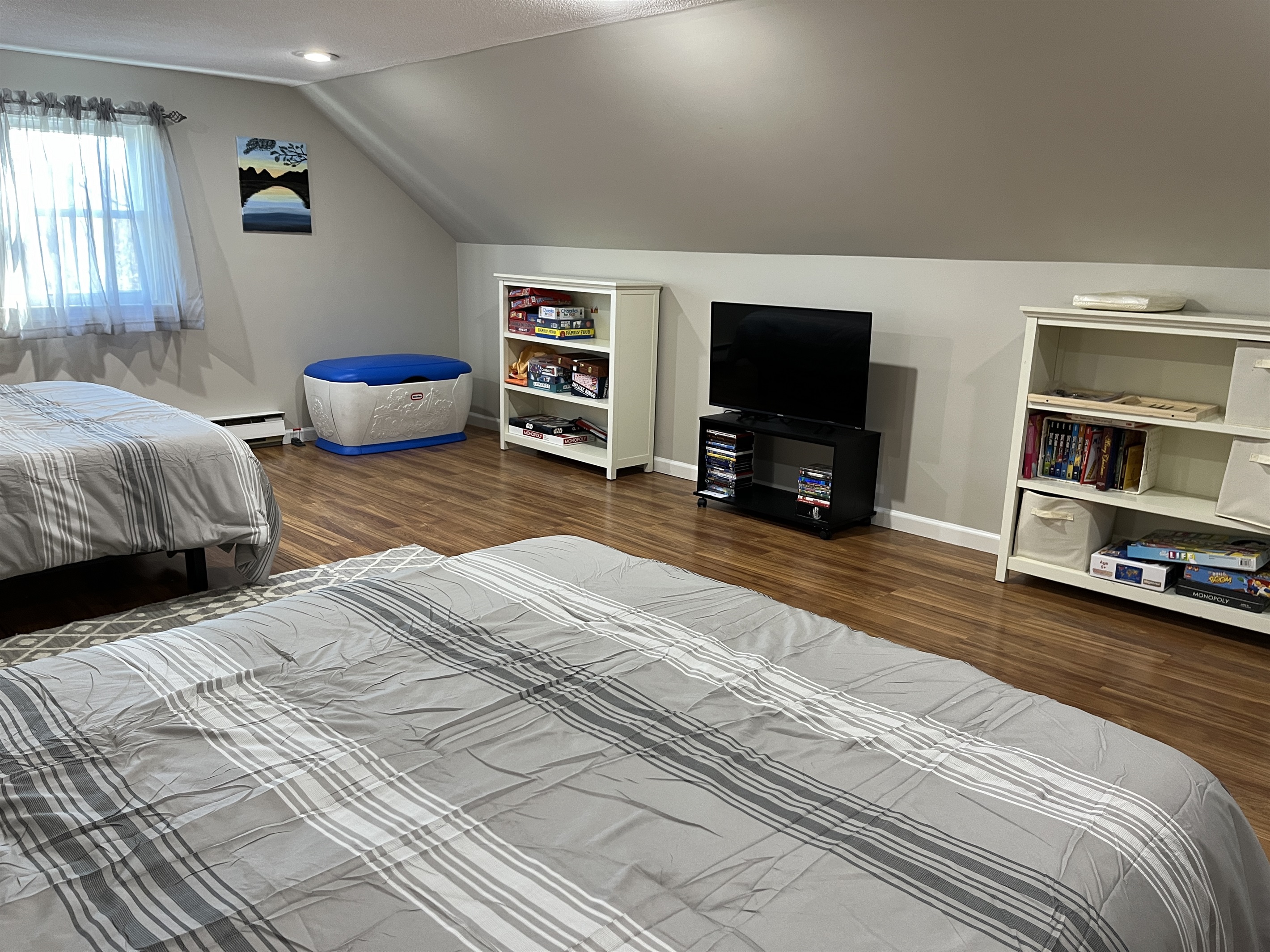 Hilltop Hideaway 2nd Floor bedroom #4 2 short Queen beds, TV and AC.