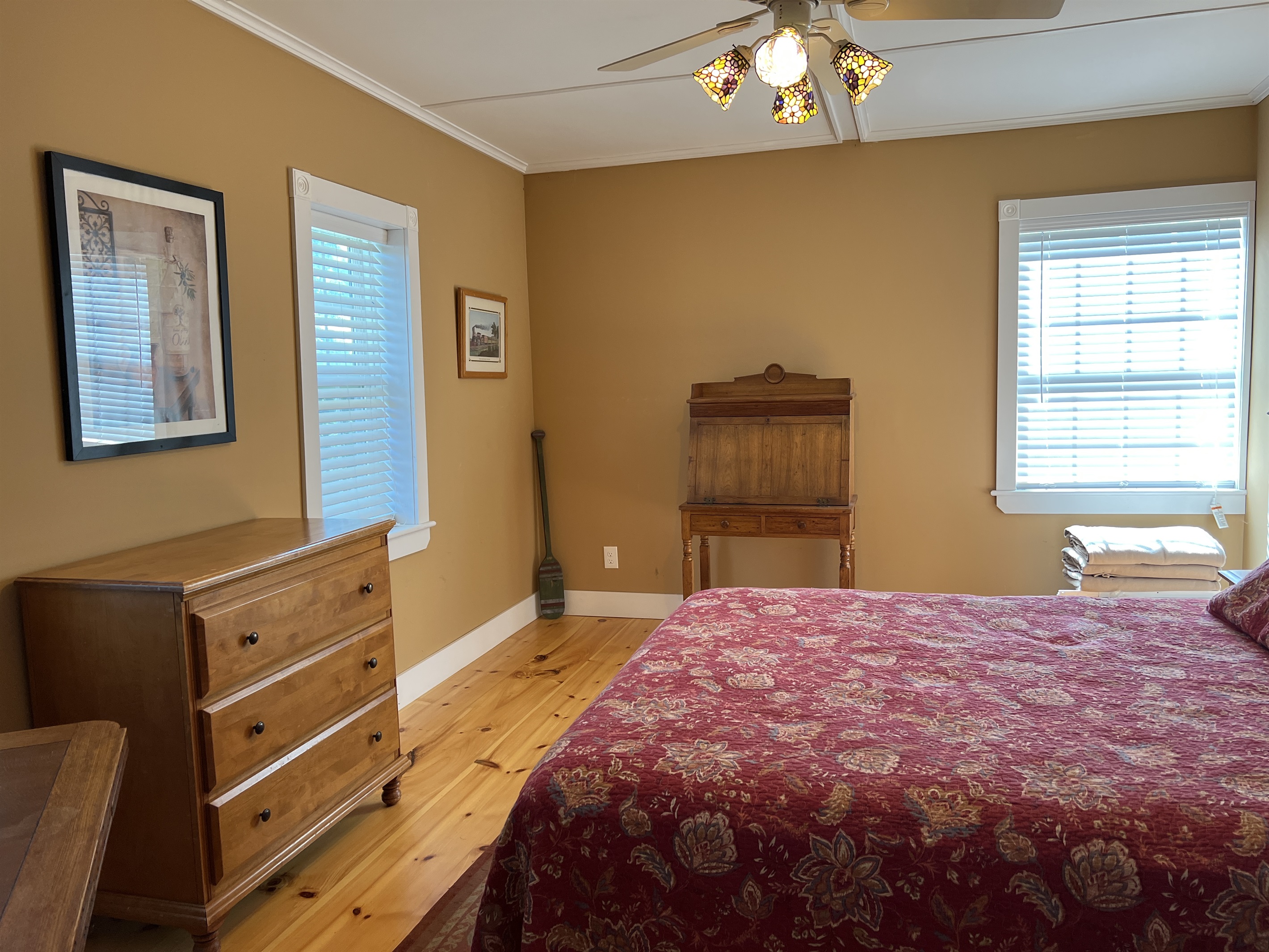2nd floor queen bedroom.