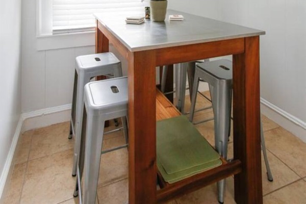 Dining area in the kitchen.