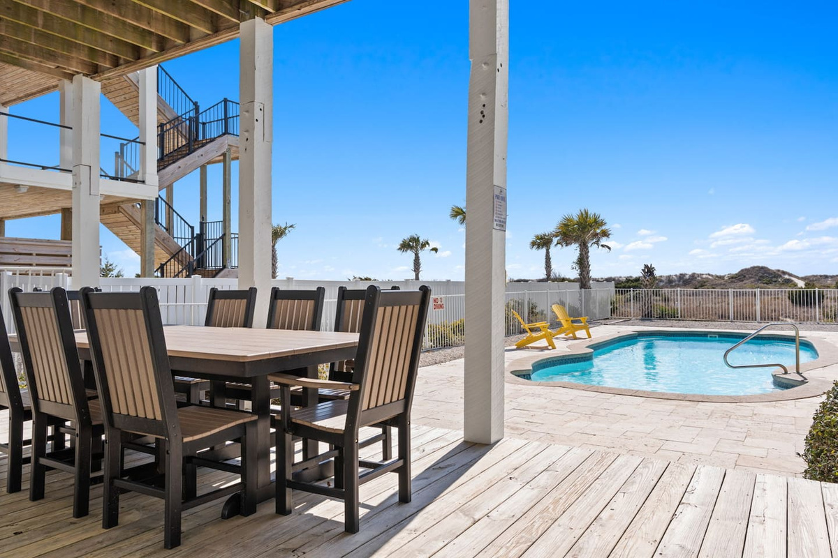 Outdoor Dining Table - Seats 8 Guests!