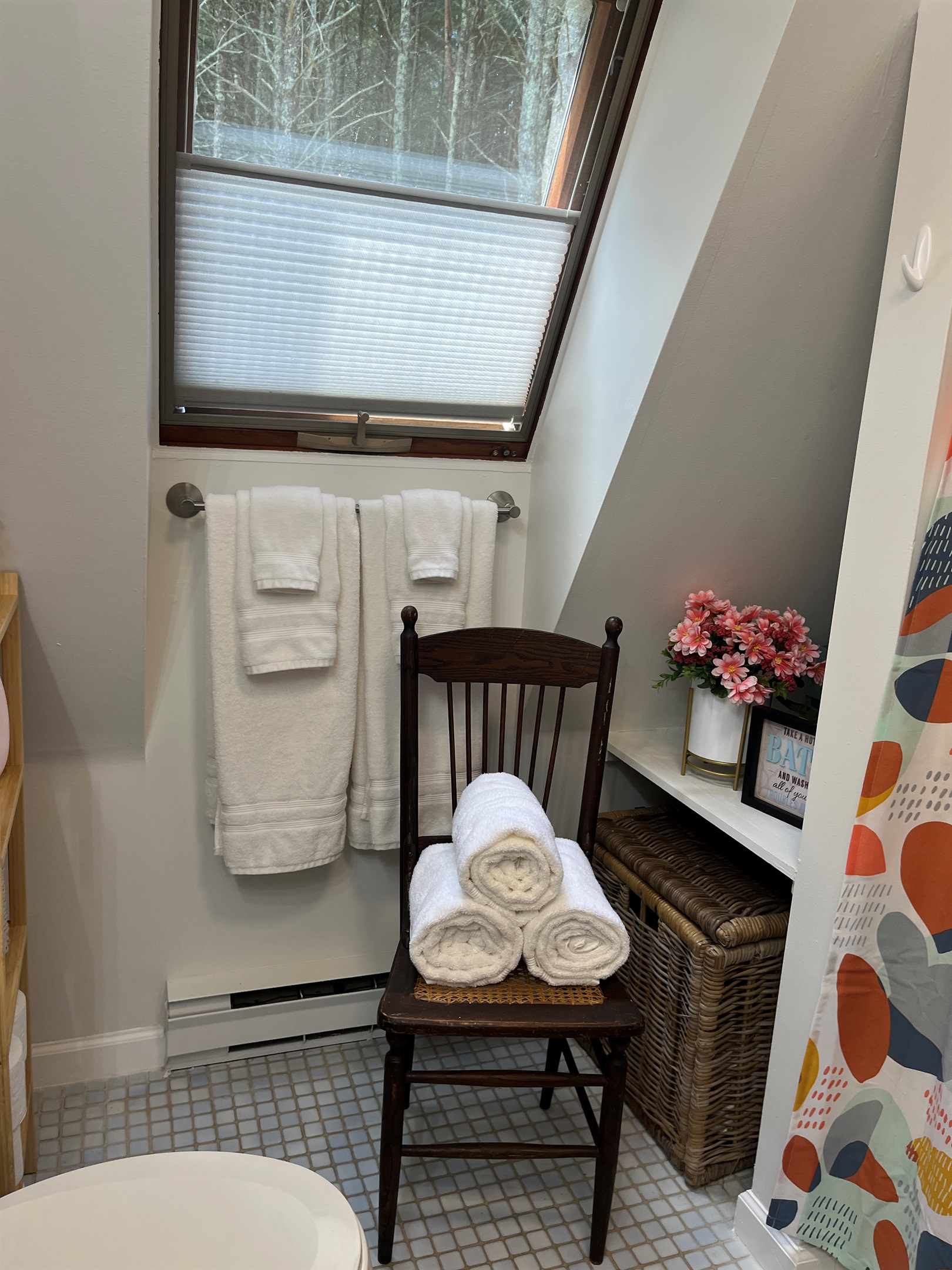 1st floor bath with tub/shower