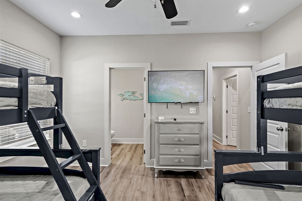 Bedroom #5: Bunk Room (Second Floor)