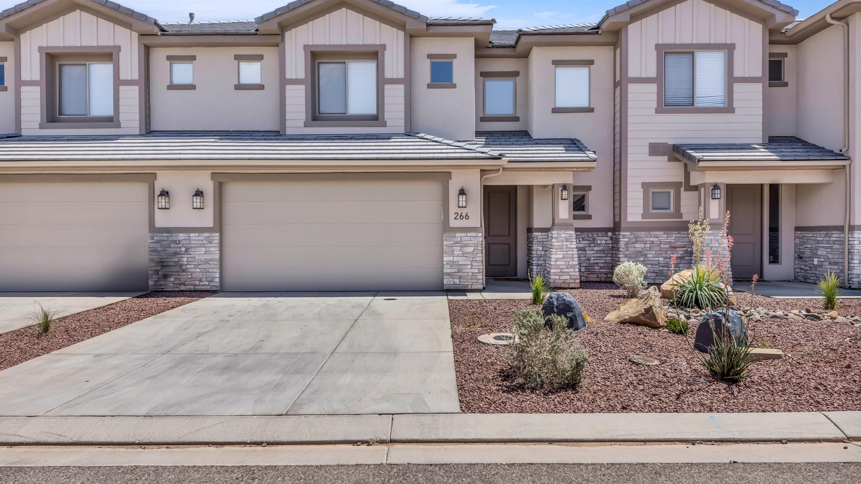 Quiet Driveway in Well-Kept Community Row