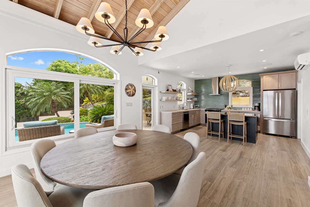 Spacious, ocean-view lounge with vaulted ceilings, Smart TV, board games, and room to unwind. Perfect for lazy mornings or movie nights.