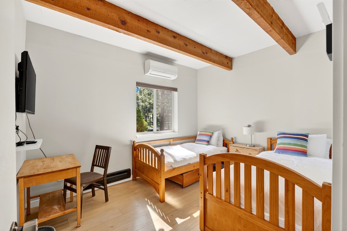 Twin beds, Bedroom 3