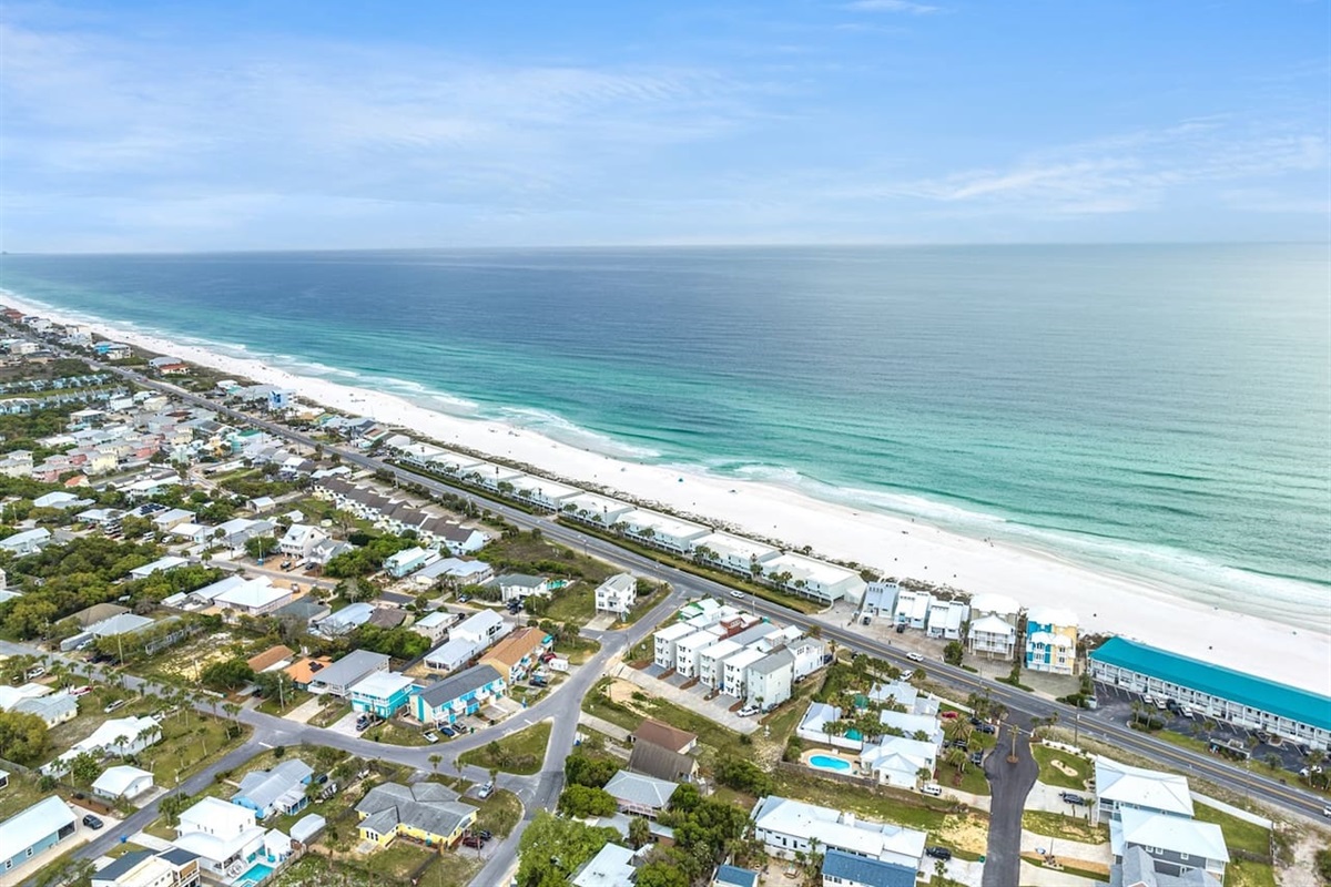 ★ "9 minutes to Rosemary beach .. very close to shopping stores and restaurants."