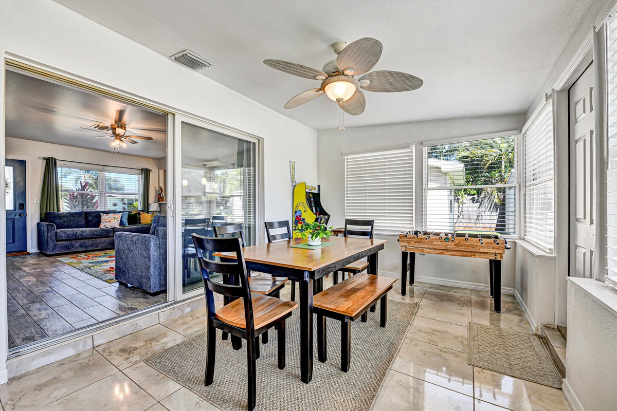 Dining seats 6 and FUN area!