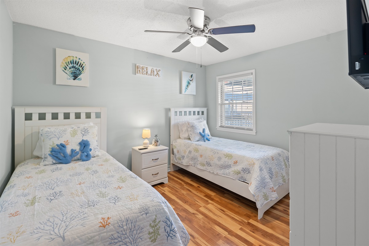 2nd Bedroom with 2 twins