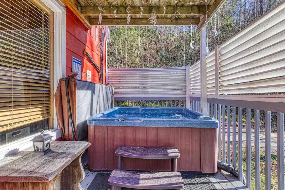 Outdoor spa tub