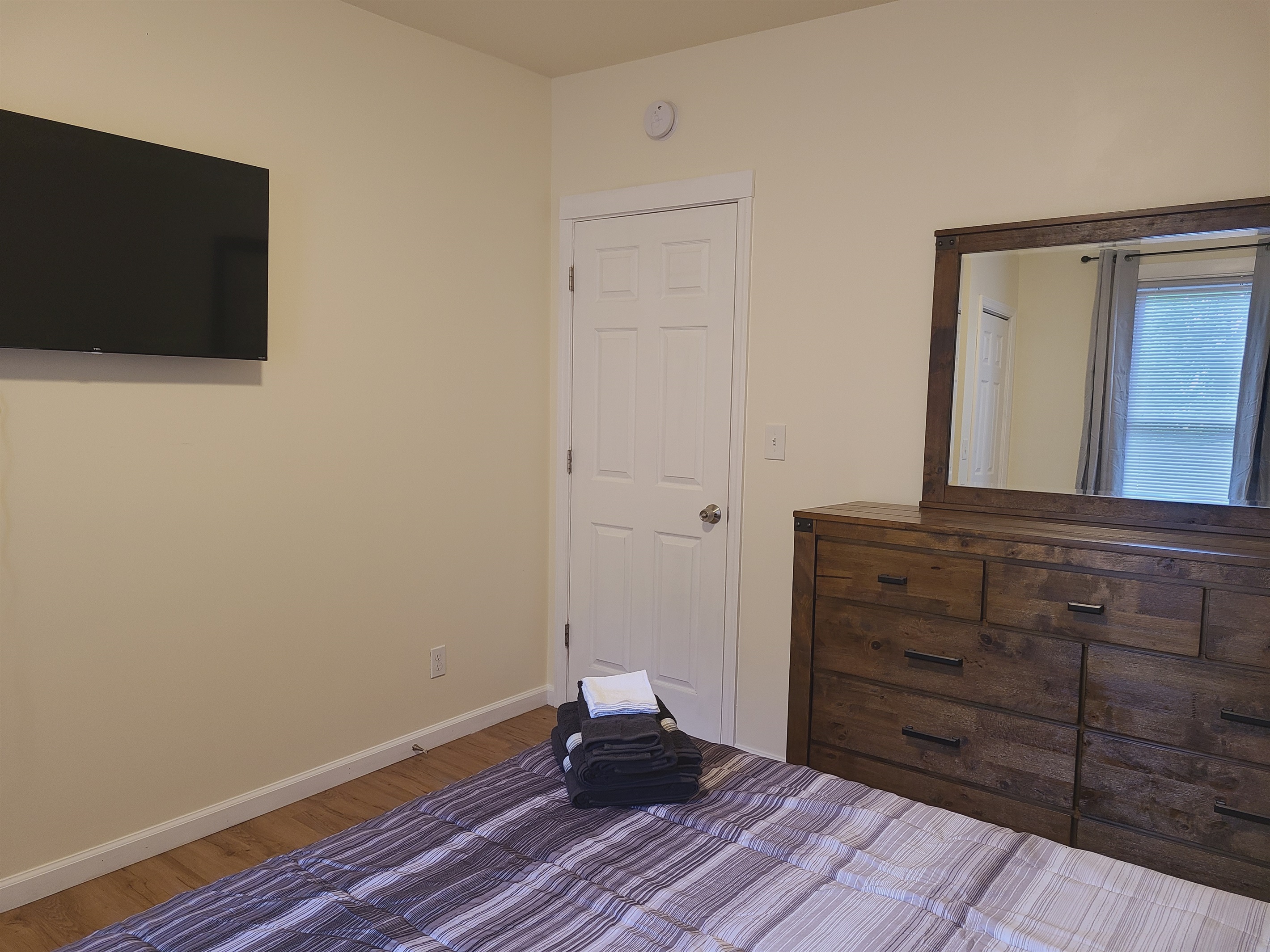 Queen bedroom 1