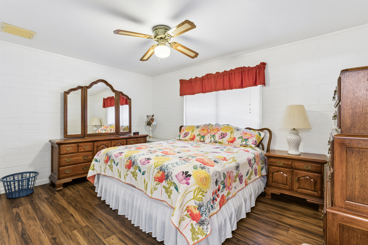Classic Sun City Retreat | 2BR/1BA | Quiet Neighborhood — Classic Sun City Retreat | 2BR/1BA | Quiet Neighborhood, Sun City, Arizona — photo 18
