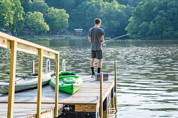 A fisherman's paradise! Experience incredible fishing without leaving the property – whether you're on the dock or the peaceful banks.  Catch channel catfish, largemouth bass, crappie, bluegill, and redear sunfish.