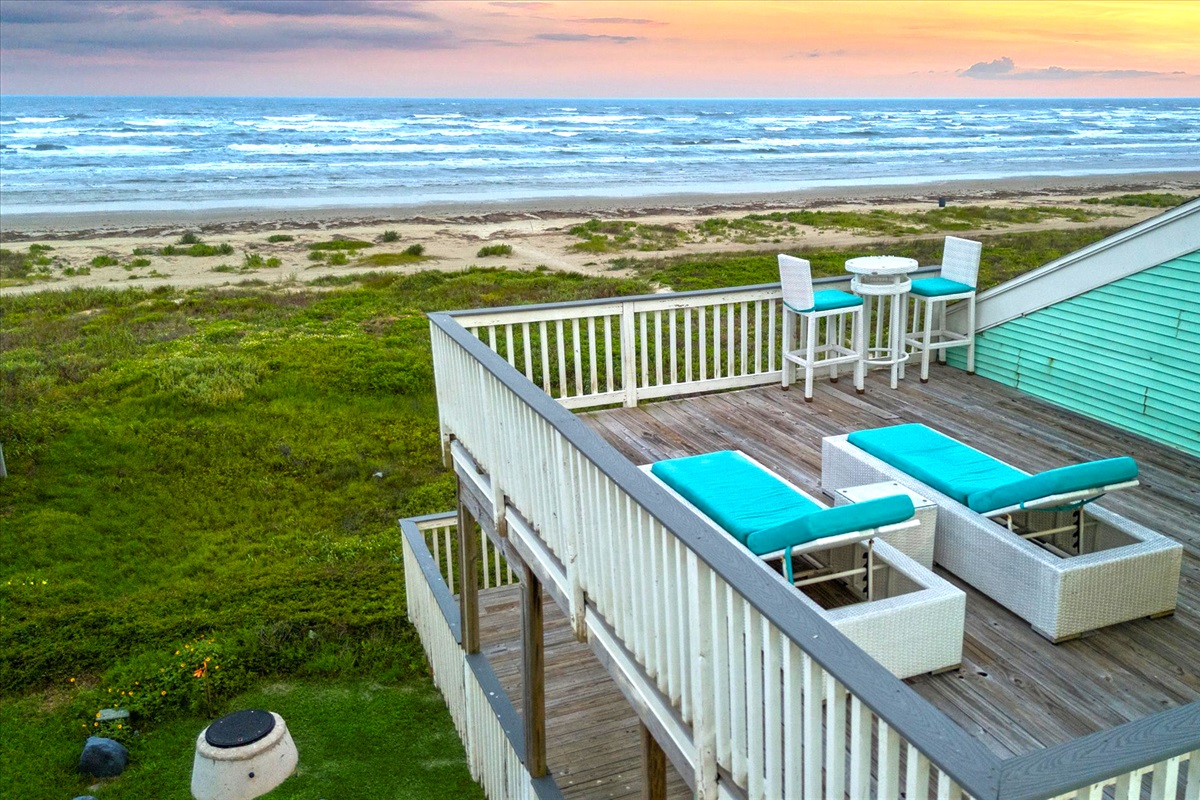 032fe02faaf84a4880b7eff71876e25d Large | Beachhouse | Texas | TX | Vacation Homes | Galveston | Crystal Beach | Kokomo | Breezy Days | Beachfront Elegance | Sunrise Serenity | Southern Sands Property Management, LLC
