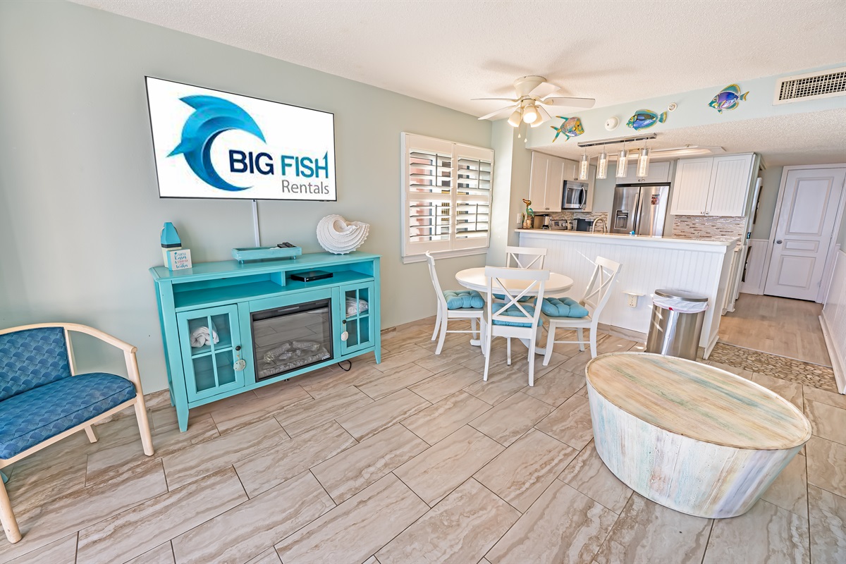Living Room with Stunning Views🌊☀️