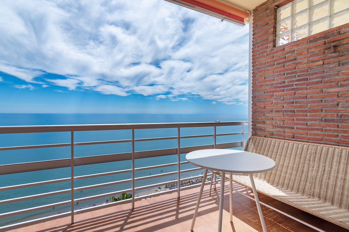 Quiet side balcony with open sea views