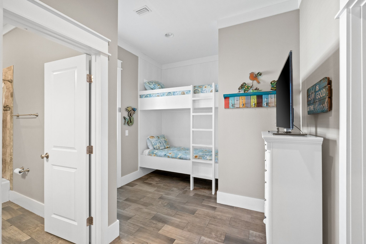 2nd floor twin bunk nook