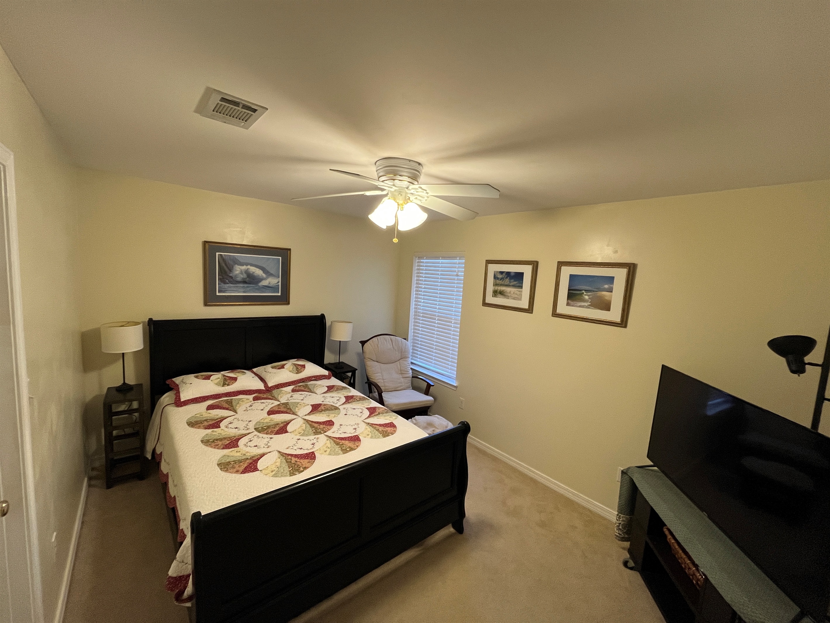 Quiet and relaxing guest bedroom