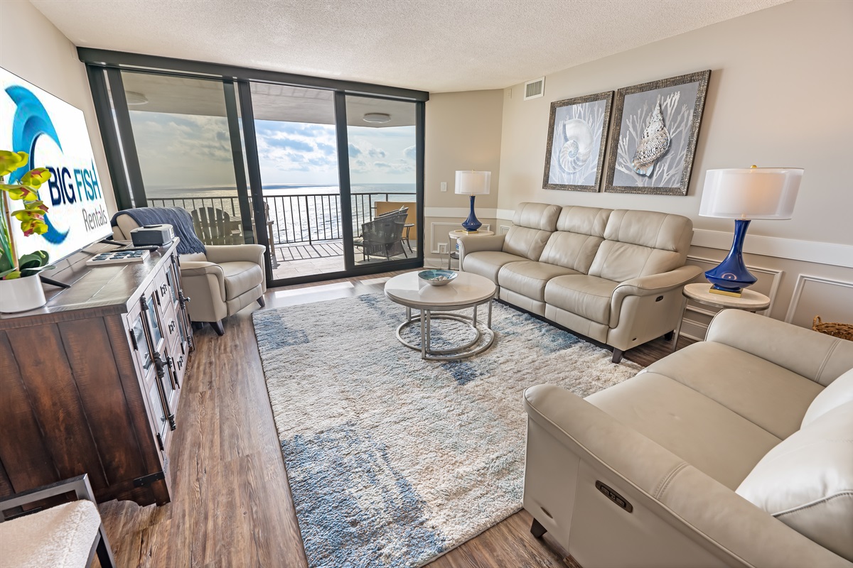 Living Room with Stunning Views🌊☀️